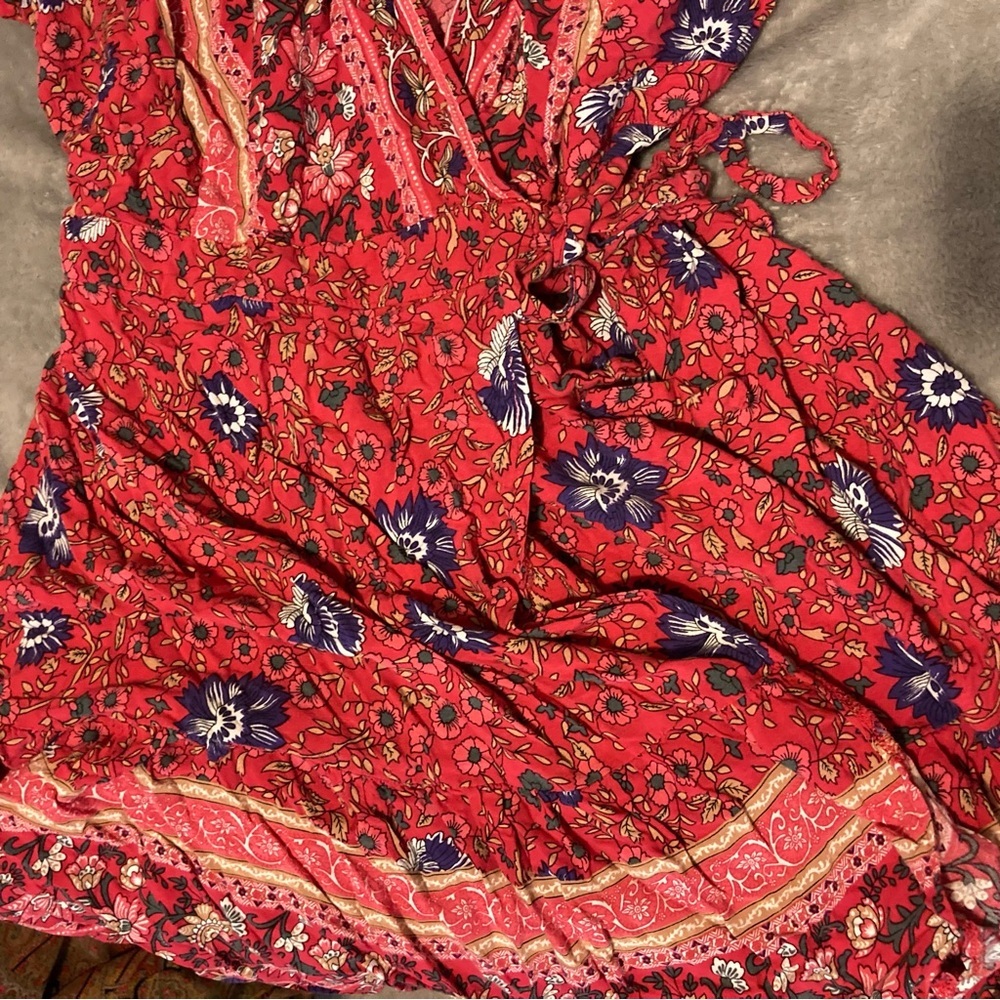 Zesica Floral Wrap Dress with Cap Flutter Sleeves in Red and Blue Floral Pattern - Picture 8 of 8